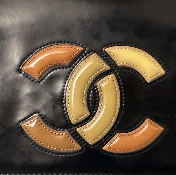 Rare Chanel Black Lipstick Crossbody Bag. ORIGINAL CHAIN - Picture 5 of 17